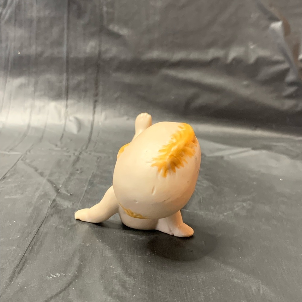 Kewpie Porcelain Baby Beige Vintage Angle Baby Collectable Playful Piano Baby - Picture 4 of 7